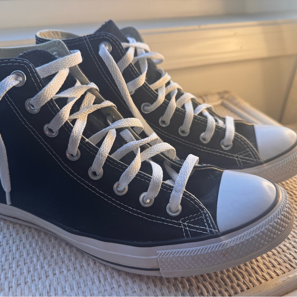 Men’s Converse Chuck Taylor’s Black High-Top Sneakers with White Laces Sz 10.5